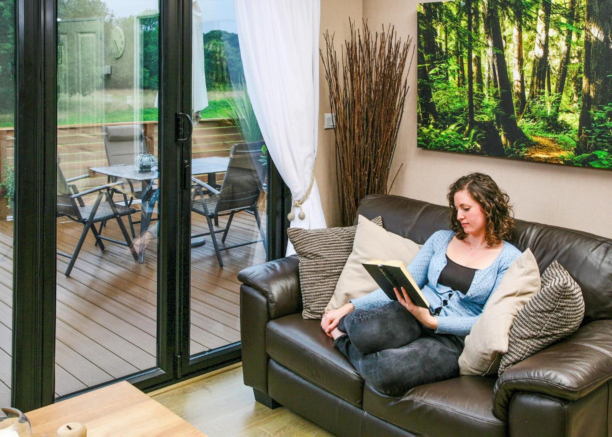 Upton Lakes Lodges Cullompton Room photo